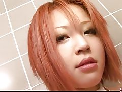 Redhead stora ir busty babe pūlingas glamonės, vonios kambarys